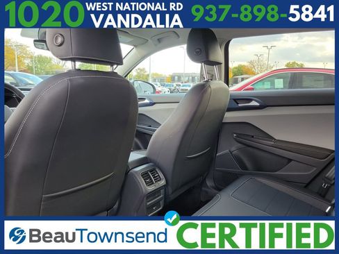 Used 2024 Volkswagen Taos SE image 15