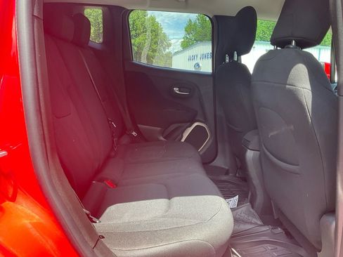 Used 2017 Jeep Renegade Latitude AWD/4WD image 13
