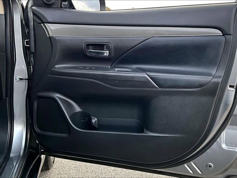 Used 2019 Mitsubishi Outlander SEL image 23