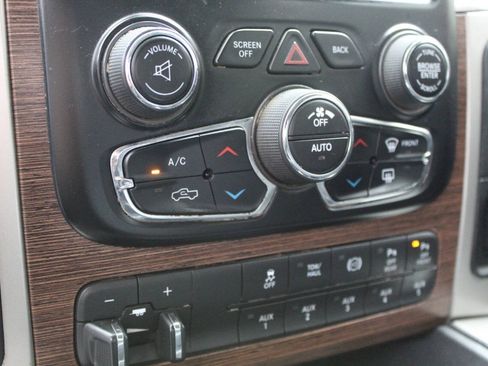 Used 2018 RAM 2500 Laramie w/ Snow Chief Group AWD/4WD image 35