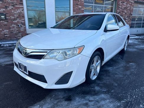 Used 2012 Toyota Camry LE image 1