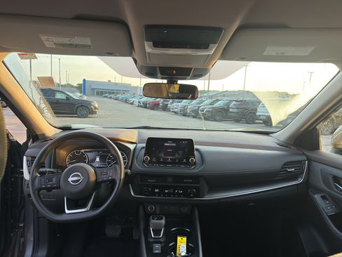 Used 2023 Nissan Rogue SV AWD/4WD image 27