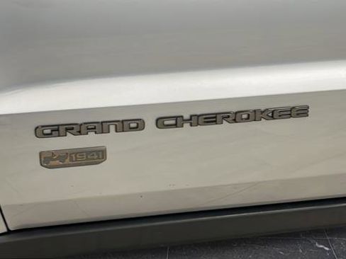 Used 2016 Jeep Grand Cherokee Laredo 75th Anniversary image 38