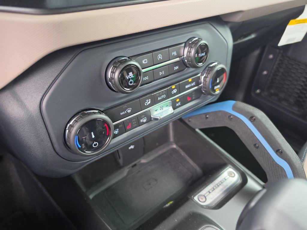 Used 2022 Ford Bronco Wildtrak AWD/4WD image 26