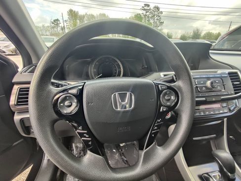 Used 2017 Honda Accord Hybrid Sedan image 10