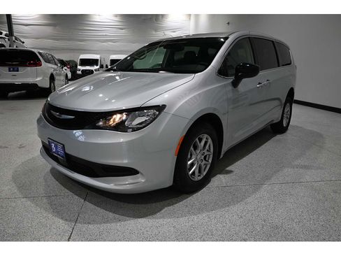 Used 2024 Chrysler Voyager LX FWD image 10
