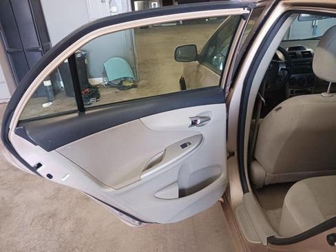 Used 2012 Toyota Corolla LE FWD image 24