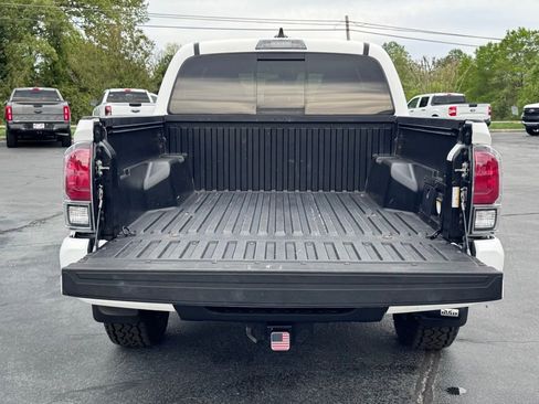 Used 2020 Toyota Tacoma TRD Sport AWD/4WD image 37