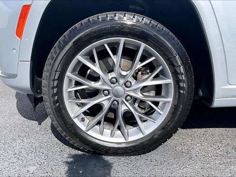 Used 2022 Jeep Grand Cherokee L Summit w/ Luxury Tech Group V image 34