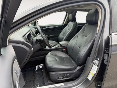Used 2017 Ford Fusion Titanium FWD image 6