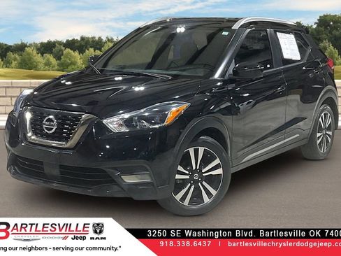 Used 2020 Nissan Kicks SR image 1