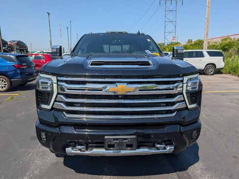 Used 2024 Chevrolet Silverado 2500 High Country w/ Technology Package AWD/4WD image 2
