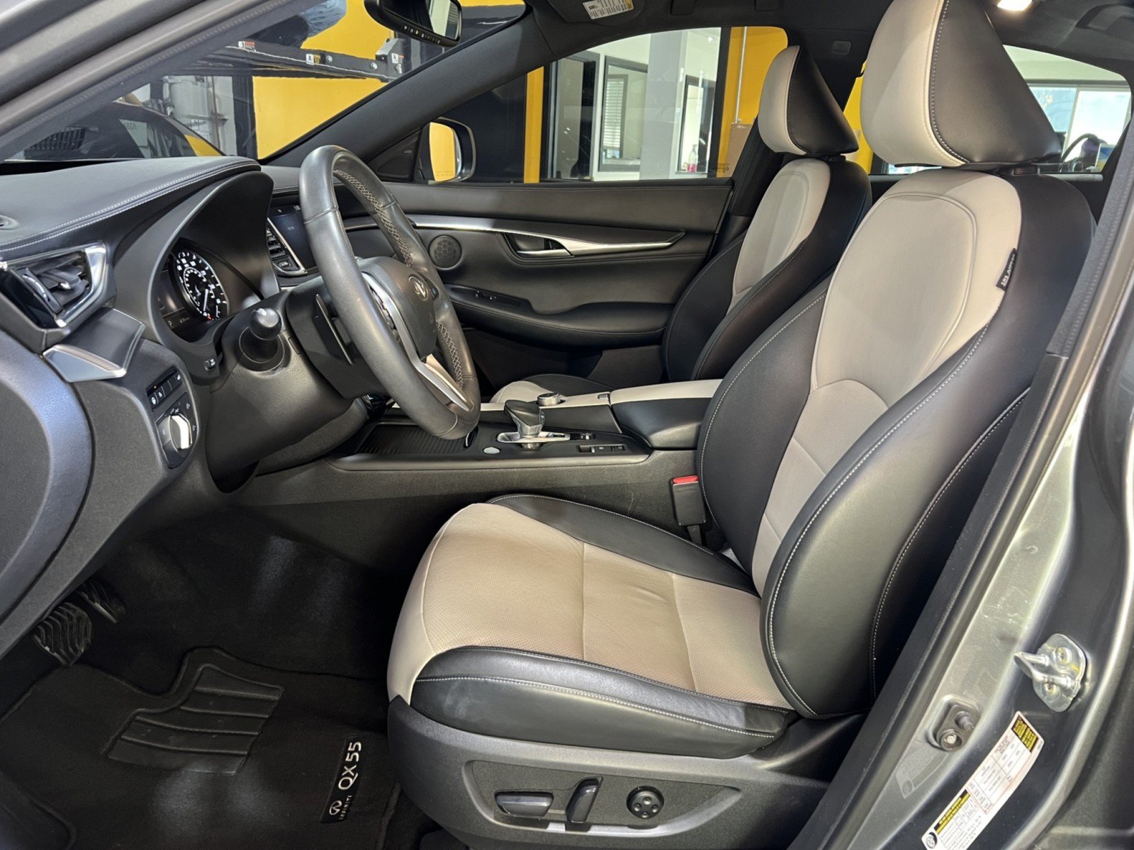 Used 2023 INFINITI QX55 Luxe w/ Cargo Package AWD/4WD image 15