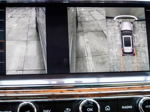 Used 2021 Bentley Bentayga image 32