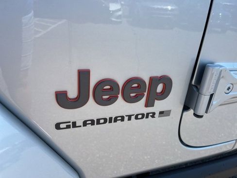 Used 2023 Jeep Gladiator Mojave w/ Cold Weather Group image 11