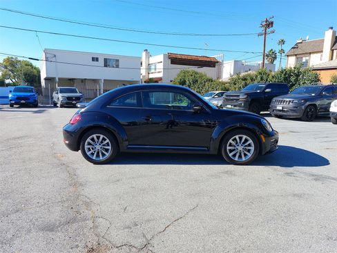 Used 2018 Volkswagen Beetle 2.0T S w/ Style & Comfort Package For S image 8