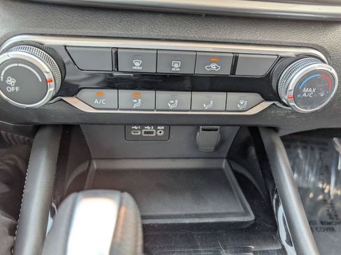 Used 2023 Nissan Altima 2.5 SV FWD image 13