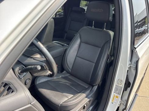 Used 2022 Chevrolet Tahoe High Country w/ Premium Package 2 AWD/4WD image 24