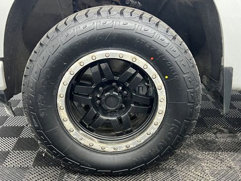 Used 2019 Chevrolet Silverado 1500 Custom w/ Custom Value Package image 9