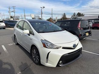 Used 2016 Toyota Prius V video 4