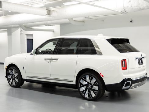 New 2026 Rolls-Royce Cullinan AWD/4WD image 4