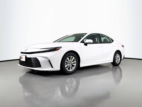 Certified 2025 Toyota Camry LE FWD image 3