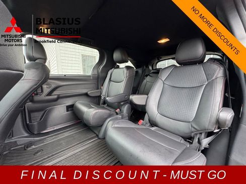 Used 2025 Toyota Sienna XSE w/ XSE Plus Package image 20