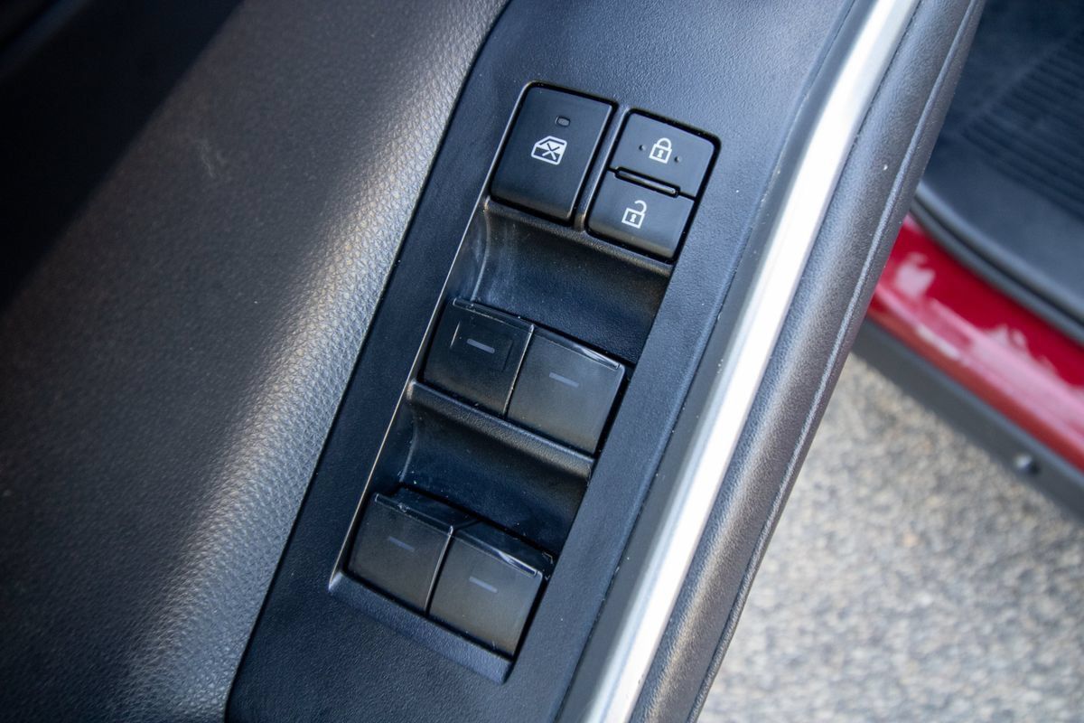 Used 2020 Toyota Highlander XLE FWD image 12