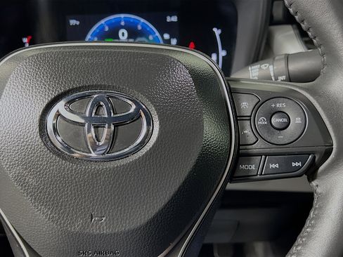 Used 2025 Toyota Corolla SE w/ SE Premium Package FWD image 19