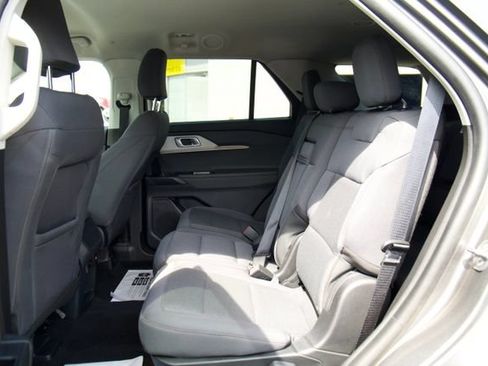 Used 2025 Ford Explorer Active AWD/4WD image 27
