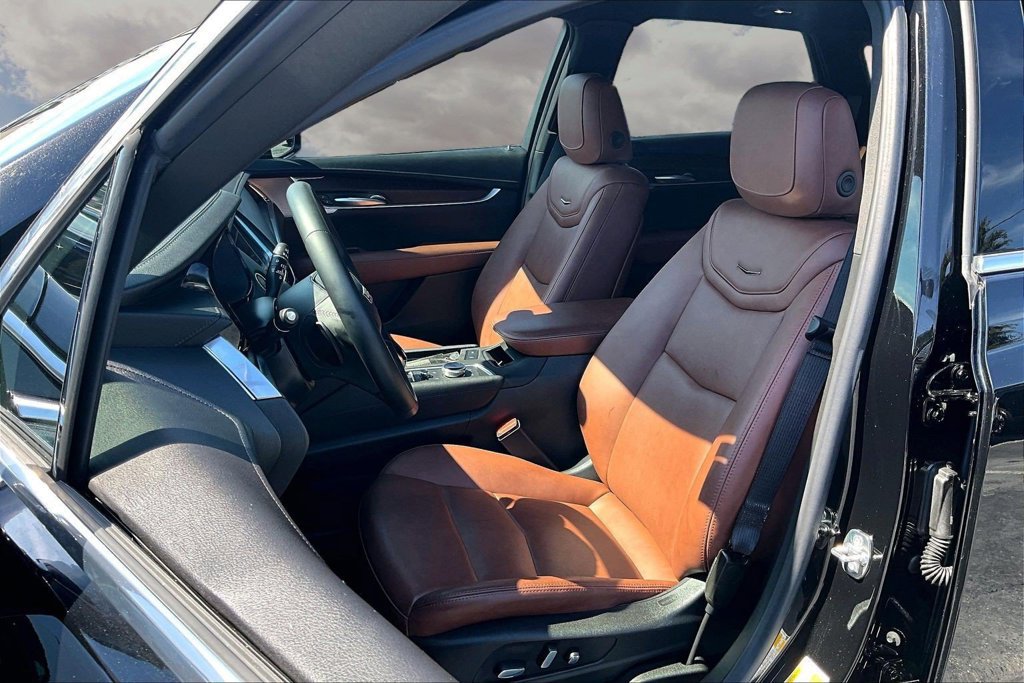 Certified 2025 Cadillac XT5 Premium Luxury FWD image 21