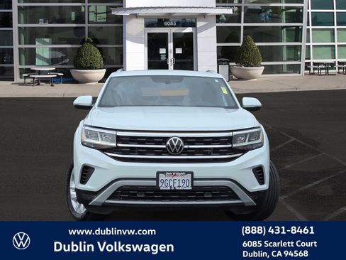 Certified 2023 Volkswagen Atlas Cross Sport SE w/ Panoramic Sunroof Package FWD image 2