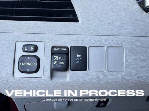 Used 2012 Toyota Sienna XLE image 18