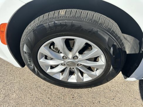 Used 2018 Chrysler Pacifica Touring-L image 38