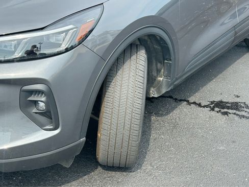 Used 2025 Ford Escape Platinum AWD/4WD image 47