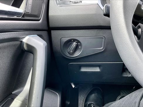 Used 2018 Volkswagen Tiguan S FWD image 33