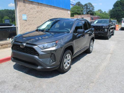 Used 2021 Toyota RAV4 LE FWD image 3