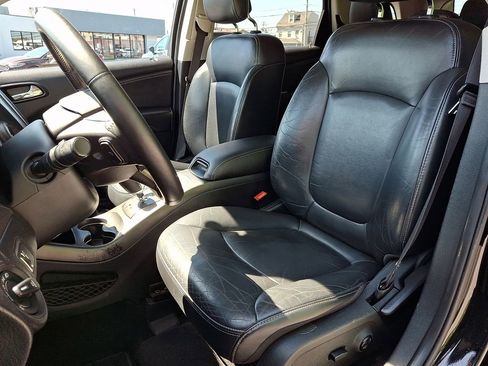 Used 2018 Dodge Journey Crossroad w/ Driver Convenience Group FWD image 18