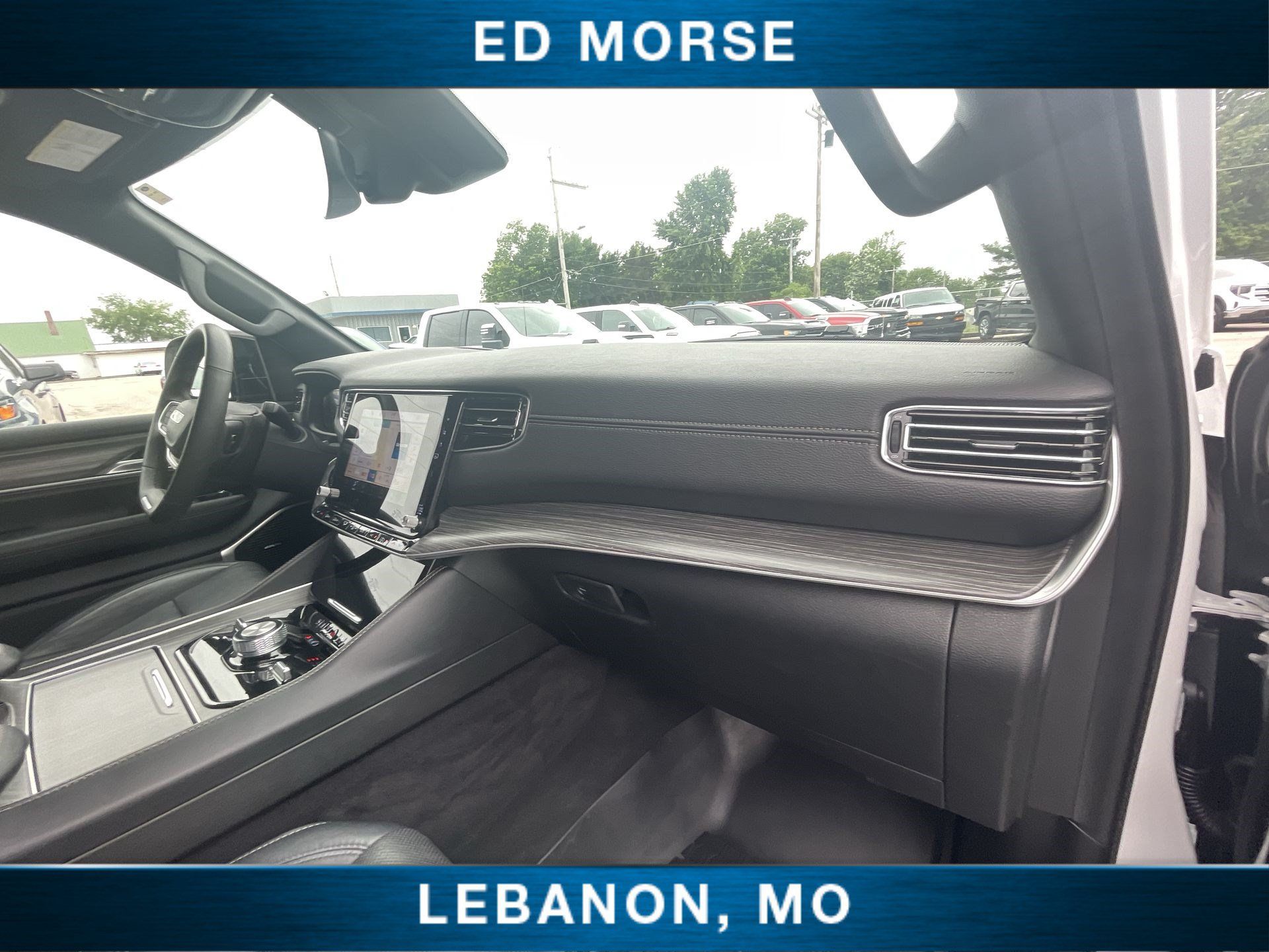 Used 2024 Jeep Wagoneer Series III AWD/4WD image 28