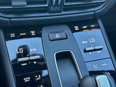 Certified 2025 Porsche Macan image 21