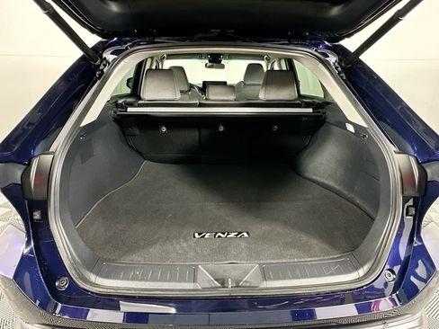 Used 2023 Toyota Venza LE image 28