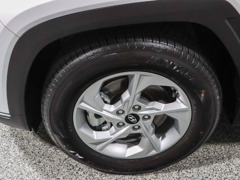 Used 2022 Hyundai Tucson SE w/ Cargo Package FWD image 11