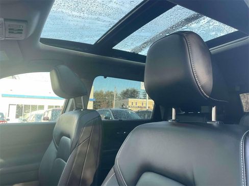 Used 2025 Nissan Pathfinder SL w/ SL Premium Package image 20