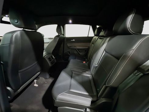 Used 2021 Volkswagen Atlas Cross Sport SE w/ Panoramic Sunroof Package image 17