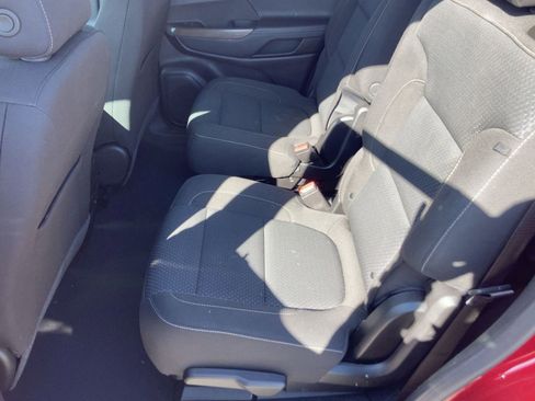 Used 2023 GMC Acadia SLE w/ Driver Convenience Package image 13