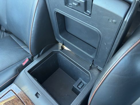 Used 2020 Nissan Armada Platinum w/ Interior Lighting Package image 31