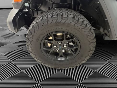 Used 2024 Jeep Wrangler Unlimited AWD/4WD image 9