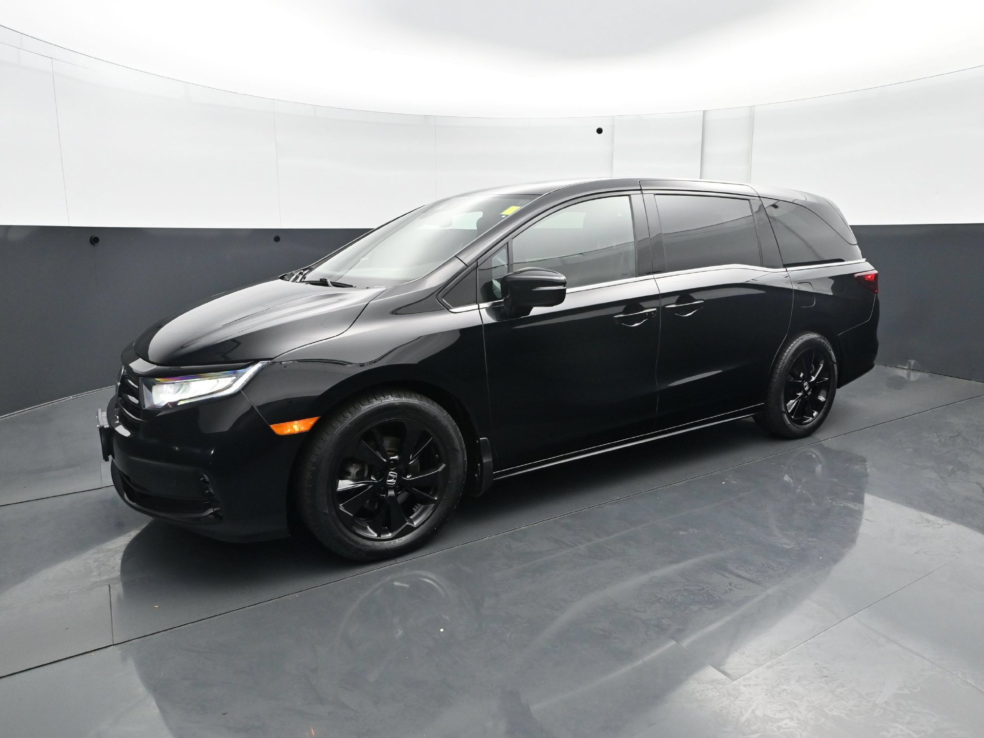 Used 2024 Honda Odyssey EX-L image 2