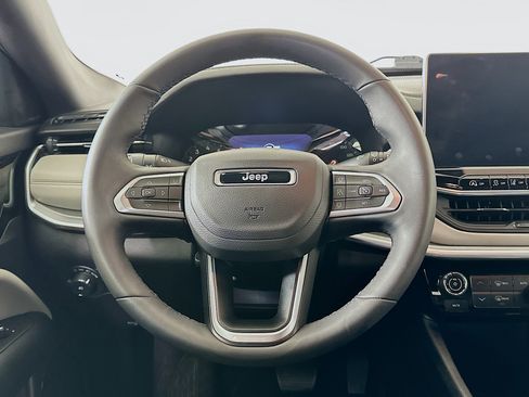 Used 2025 Jeep Compass Limited image 18