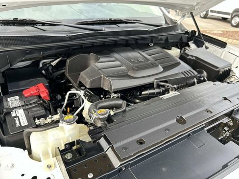 Used 2022 Nissan Titan SV RWD image 17